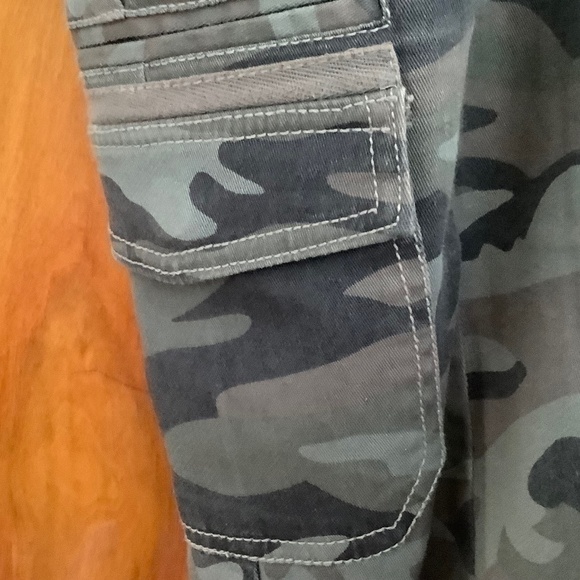 DKNY Jean Camo 12P - Picture 6 of 7